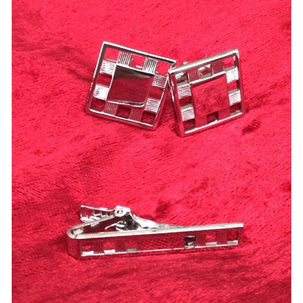 Elite by De Maurier Cufflink and Tie Bar in Silver Tone Metal Original Box
